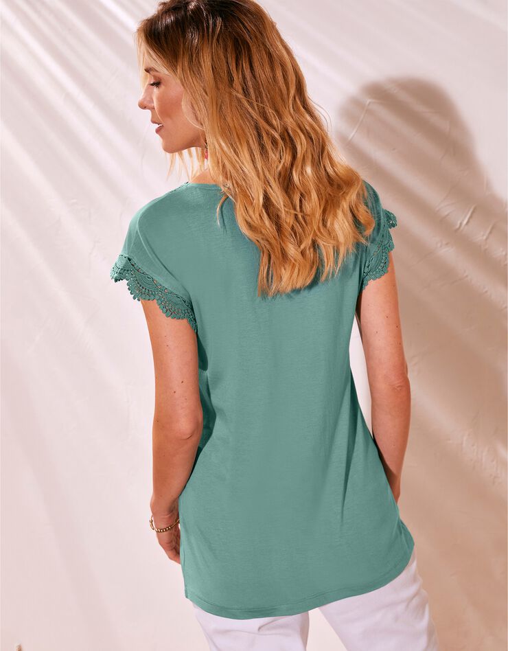 Tee-shirt uni col V macramé (vert) Tee-shirt uni col V macramé (vert)