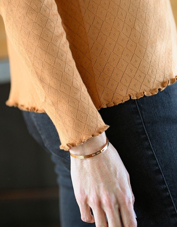 Tee-shirt finition frisottis, maille ajourée (caramel) Tee-shirt finition frisottis, maille ajourée (caramel)