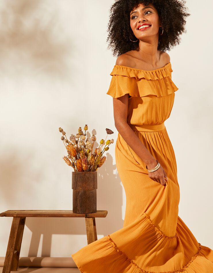 Robe longue volantée, décolleté élastique (ocre) Robe longue volantée, décolleté élastique (ocre)