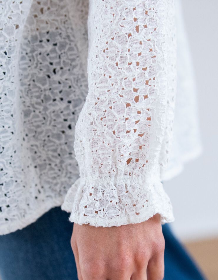 Blouse col montant volantée, dentelle (écru) Blouse col montant volantée, dentelle (écru)