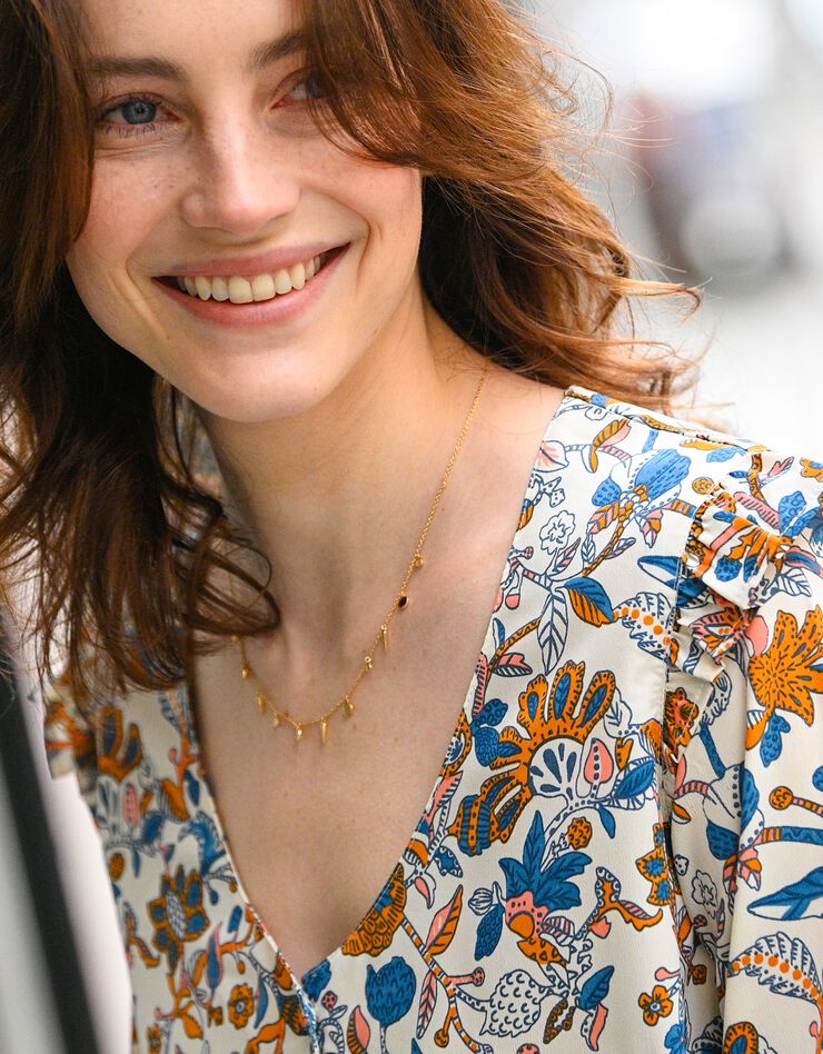 Blouse volantée boutonnée fleurie (beige / bleu) Blouse volantée boutonnée fleurie (beige / bleu)