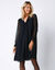 Robe unie à plis, voile plumetis (noir)