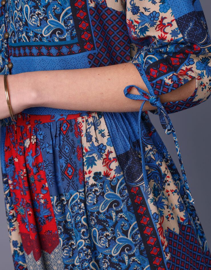 Robe longue imprimé patchwork col V (bleu / rouge)