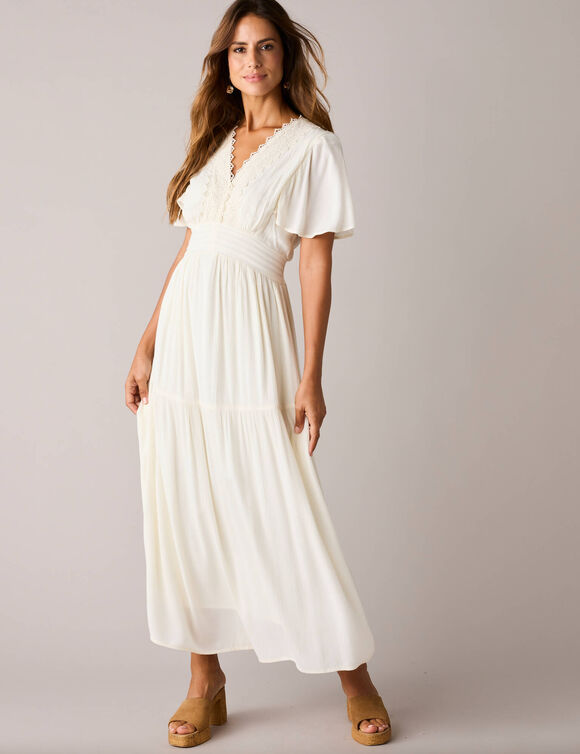 Robe longue en cr&eacute;pon et macram&eacute; (&eacute;cru)