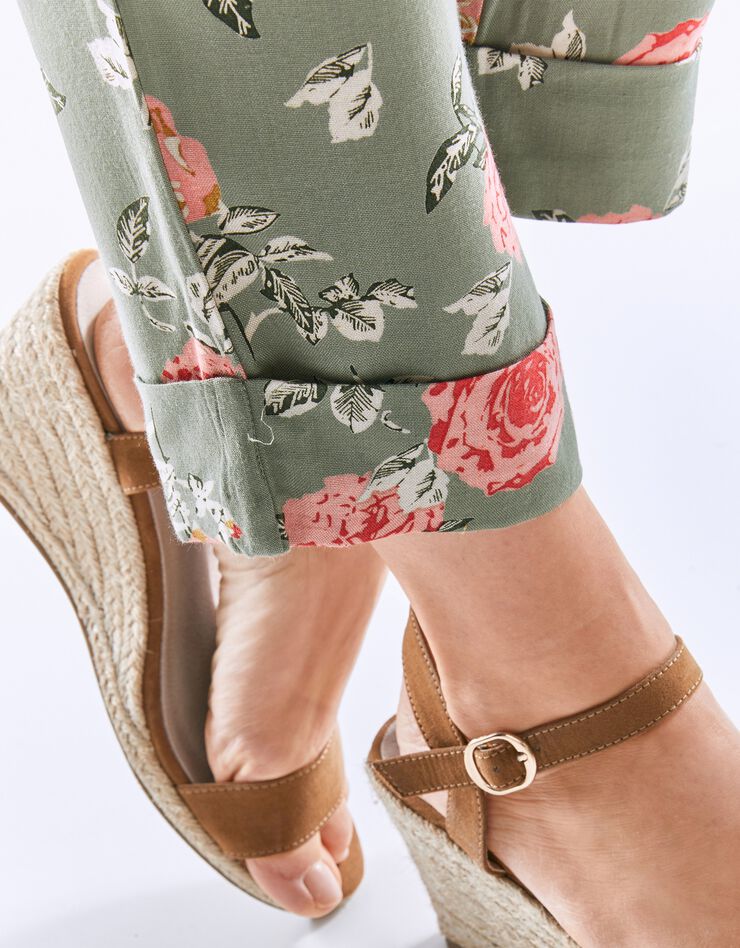 Pantalon 7/8ème fuselée imprimé fleuri (kaki clair) Pantalon 7/8ème fuselée imprimé fleuri (kaki clair)