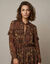 Robe longue col V, voile imprim&eacute; fleurs (chocolat)
