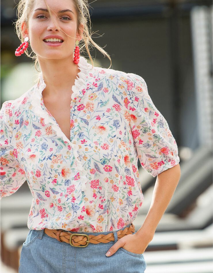 Blouse boutonnée imprimée détails broderie, gaze de coton (écru / bleu) Blouse boutonnée imprimée détails broderie, gaze de coton (écru / bleu)