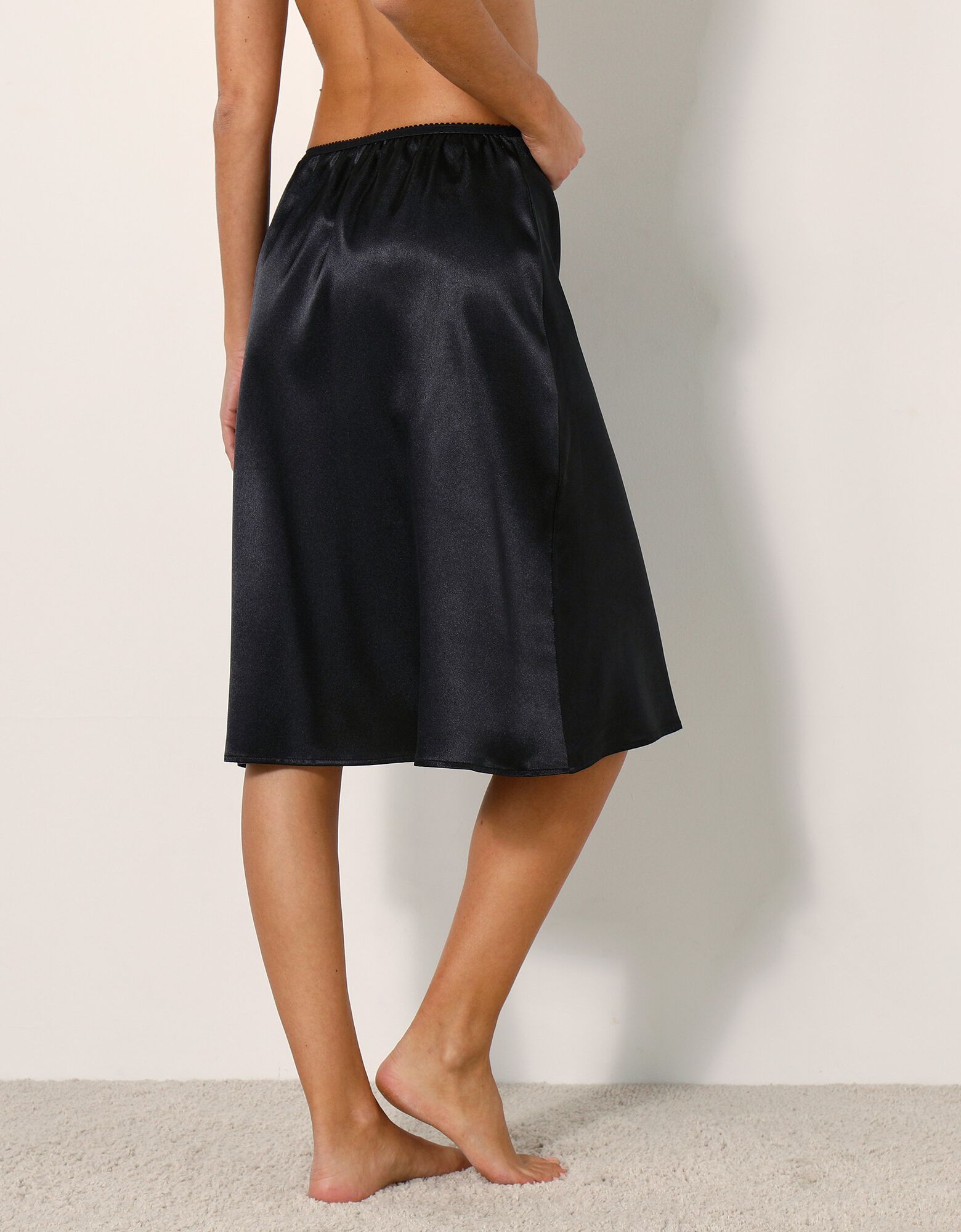 Jupon effet lissant et antistatique - long 60 cm, noir | Blancheporte