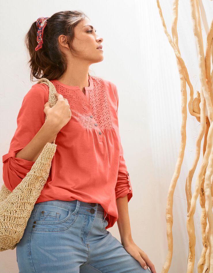 Tee-shirt col tunisien manches longues, broderie anglaise (pêche) Tee-shirt col tunisien manches longues, broderie anglaise (pêche)