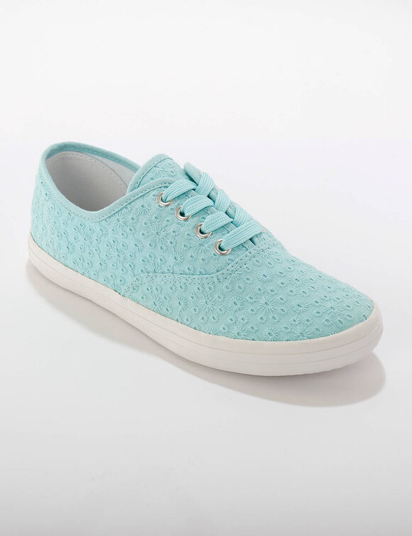 Tennis en toile brod&eacute;e (bleu)