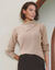 Pull col asym&eacute;trique, d&eacute;tails boutons (beige)
