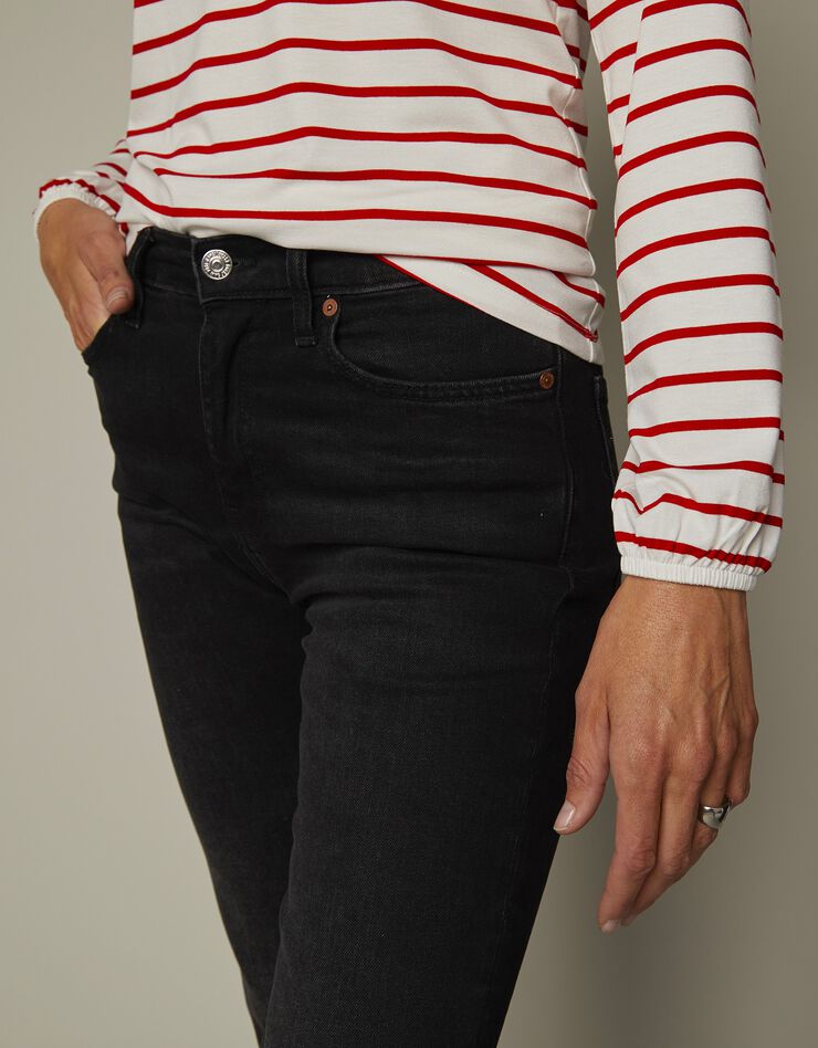 Tee-shirt col bateau rayé, fils tissés-teints (écru / rouge) Tee-shirt col bateau rayé, fils tissés-teints (écru / rouge)