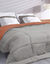 Couette unie douceur microfibre réversible 400g/m² (terracotta / gris)