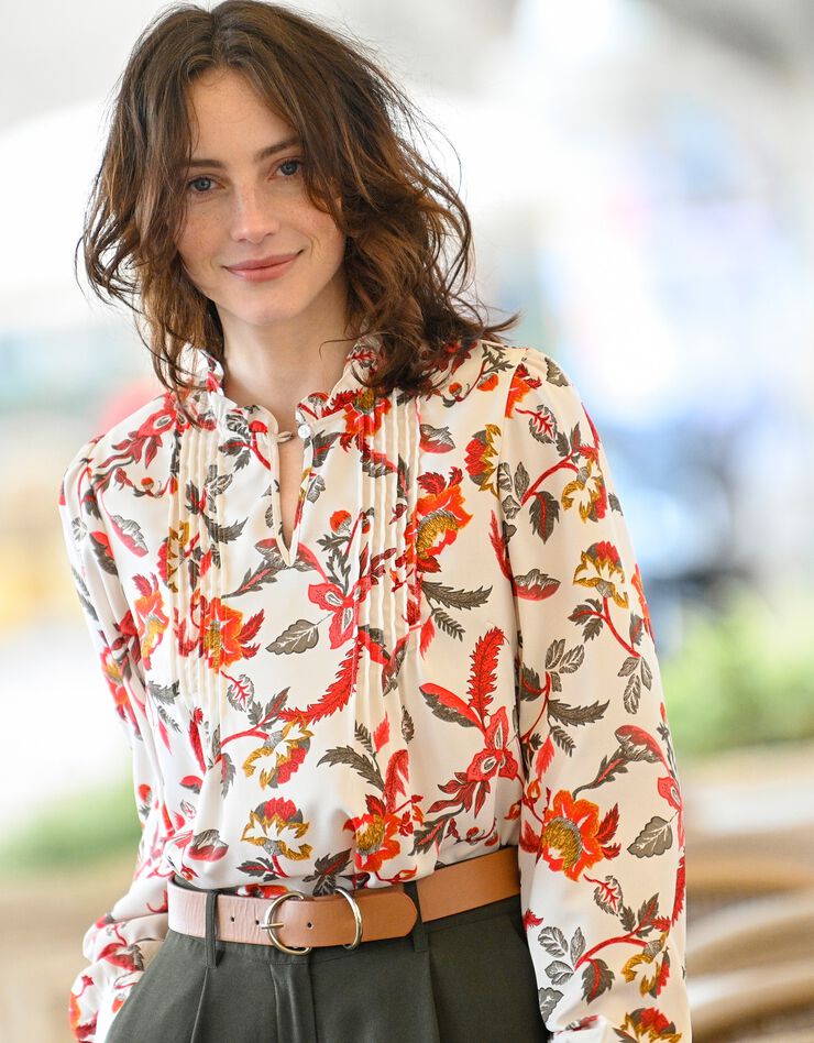 Blouse à plis manches longues imprimée (beige / rouge / kaki) Blouse à plis manches longues imprimée (beige / rouge / kaki)
