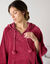 Poncho &agrave; capuche, maille polaire toucher peluche (cerise)