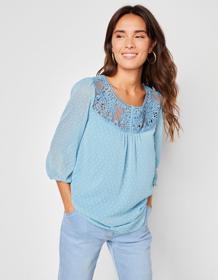 Blouse macramé unie, voile plumetis (bleu grisé) Blouse macramé unie, voile plumetis (bleu grisé)