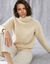 Pull col roul&eacute; en maille fantaisie (&eacute;cru)