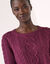 Pull col rond, maille torsad&eacute;e (prune)