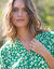 Robe longue col zippé, crépon imprimé (vert / écru)