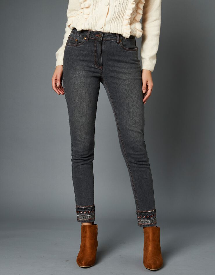 Jean coupe 7/8ème fuselé brodé (gris) Jean coupe 7/8ème fuselé brodé (gris)