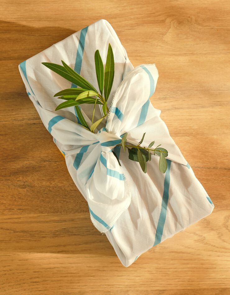 Tissu cadeau furoshiki imprimé taille S, lot de 4 - collection upcycling (rayé) Tissu cadeau furoshiki imprimé taille S, lot de 4 - collection upcycling (rayé)