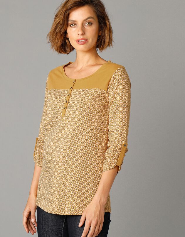 Tee-shirt col tunisien imprimé graphique (safran)
