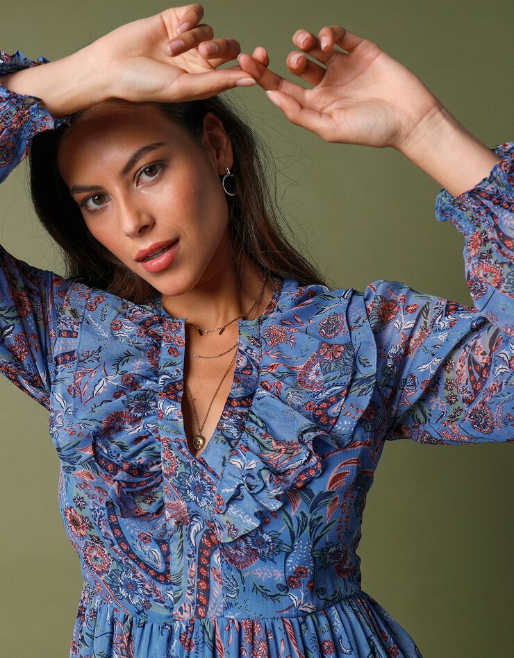 Robe longueur midi volantée en voile imprimé (bleu)