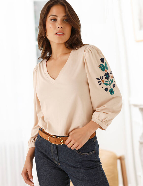 T-shirt brodé col V, manches 3/4 (beige / bleu)