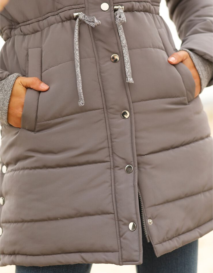 Doudoune longue matelassée imperméable (gris) Doudoune longue matelassée imperméable (gris)