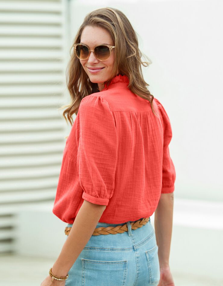 Blouse boutonnée unie détails broderie, gaze de coton (paprika) Blouse boutonnée unie détails broderie, gaze de coton (paprika)