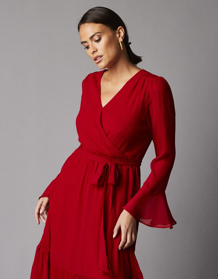Robe longue volantée manches longues, en voile créponné (rouge)