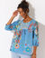 Blouse imprimée fleurs, détails brodés (bleu / corail)