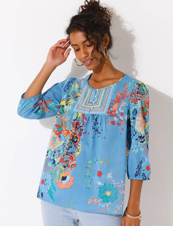 Blouse imprimée fleurs, détails brodés (bleu / corail)