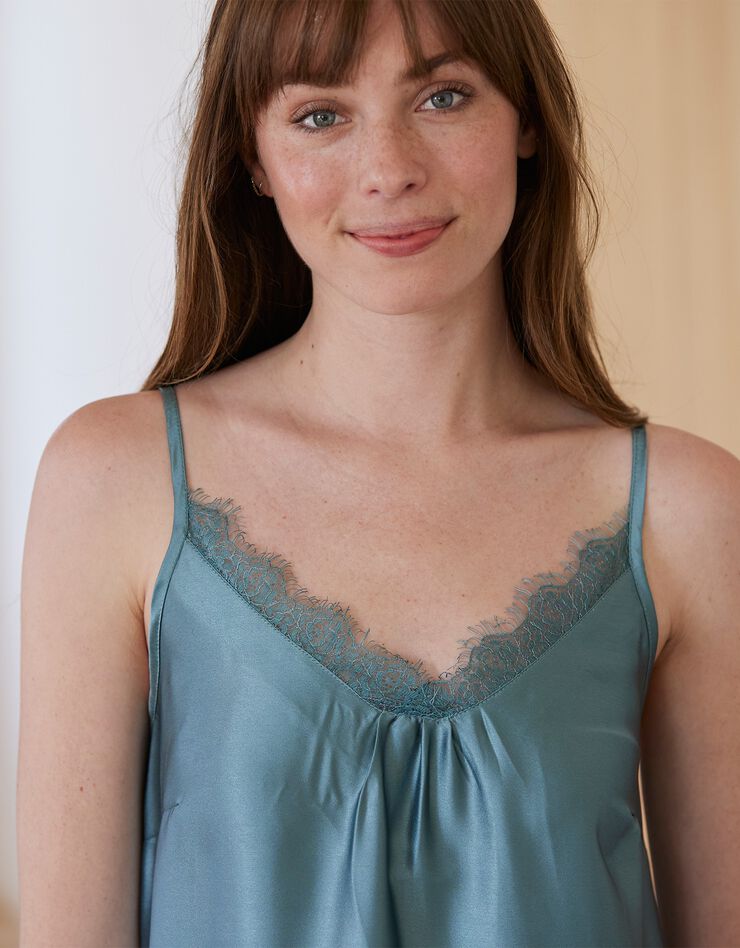 Nuisette courte en satin uni (vert grisé) Nuisette courte en satin uni (vert grisé)