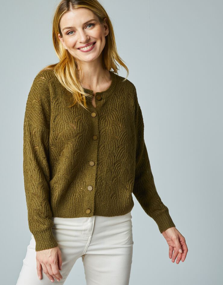 Gilet boutonné col rond maille fantaisie ajourée (vert olive) Gilet boutonné col rond maille fantaisie ajourée (vert olive)