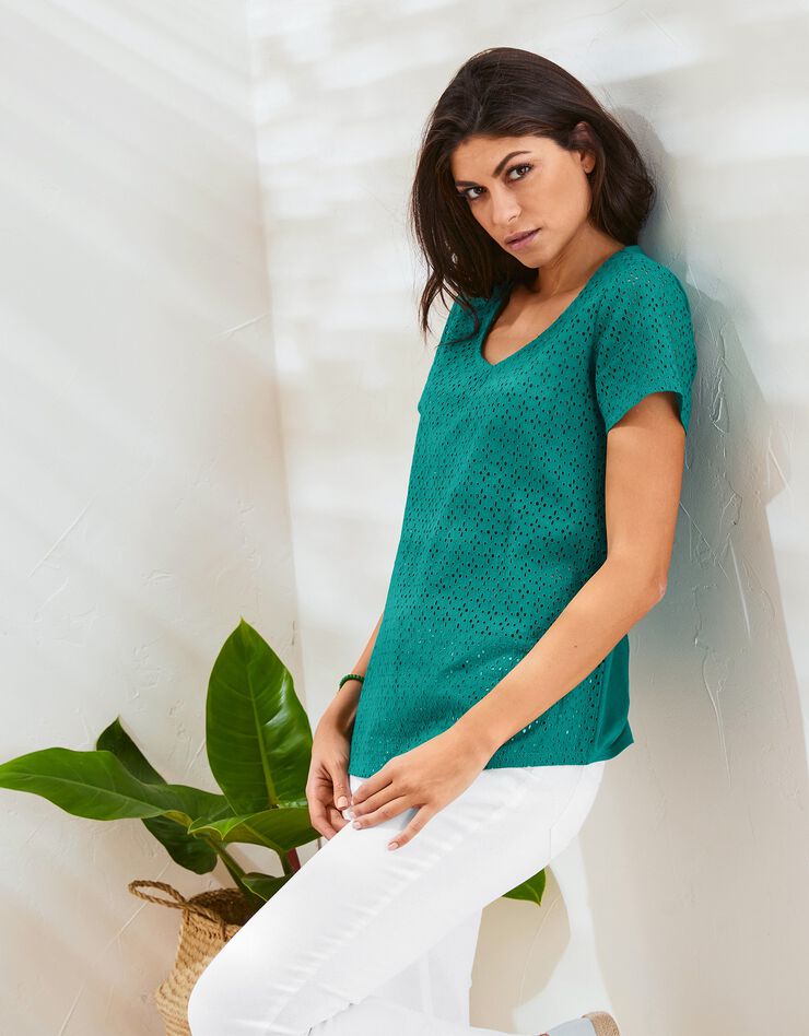 Tee-shirt col V broderie anglaise (vert) Tee-shirt col V broderie anglaise (vert)