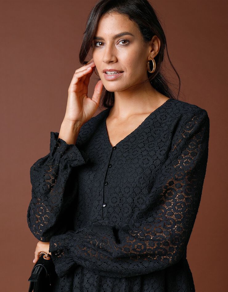 Robe ajourée en dentelle (noir) Robe ajourée en dentelle (noir)