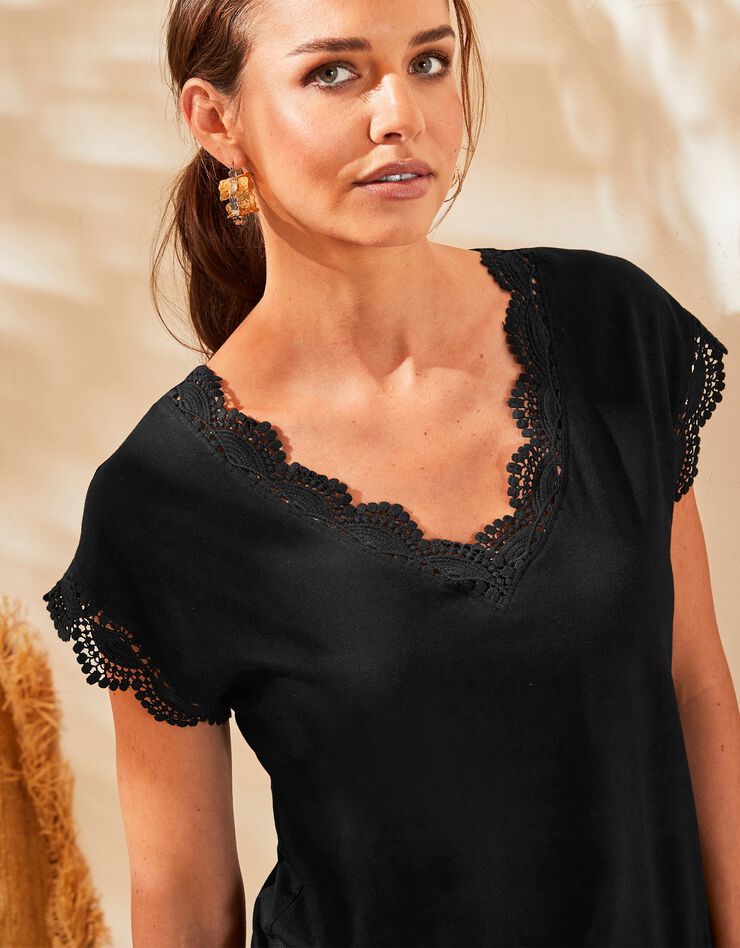 Tee-shirt uni col V macramé (noir) Tee-shirt uni col V macramé (noir)