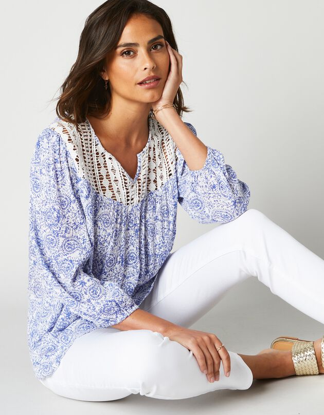 Blouse macramé imprimée manches 3/4, crépon (blanc / bleu)