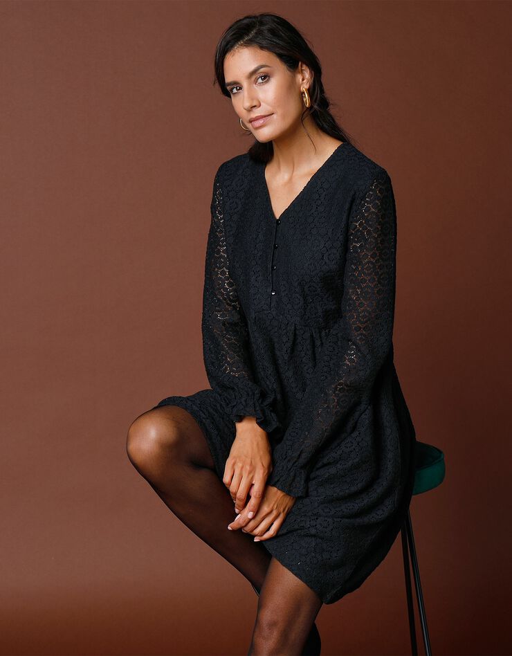 Robe ajourée en dentelle (noir) Robe ajourée en dentelle (noir)