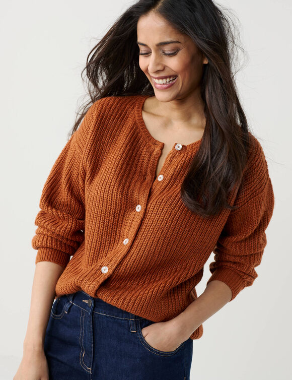 Cardigan &agrave; boutons paillet&eacute;s, maille anglaise (caramel)
