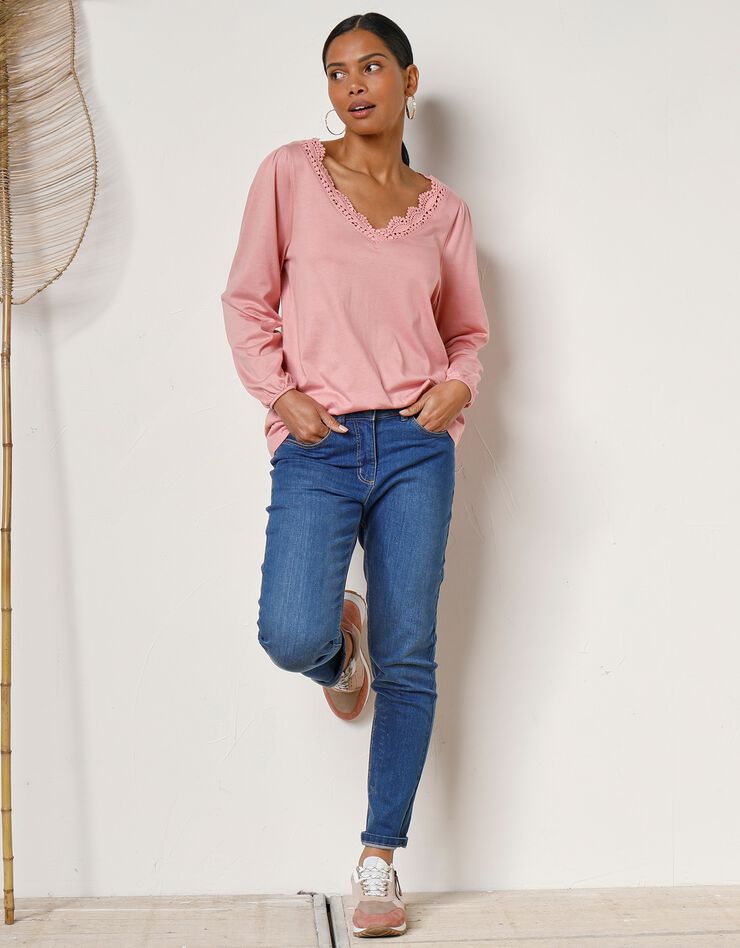 Tee-shirt uni col V finition macramé, manches 3/4 (bois de rose) Tee-shirt uni col V finition macramé, manches 3/4 (bois de rose)