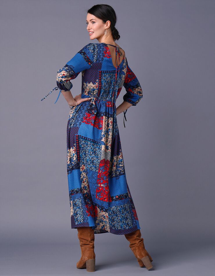 Robe longue imprimé patchwork col V (bleu / rouge)