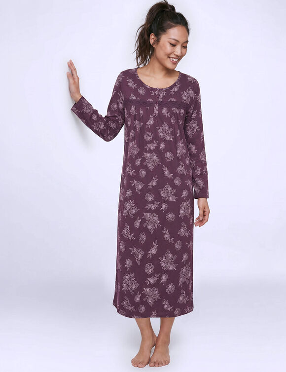 Chemise de nuit longue manches longues imprim&eacute;e "roses" (prune / rose)