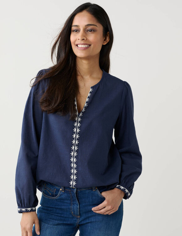 Blouse unie brod&eacute;e en coton, col fendu (marine)