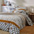 Linge de lit Marlow en coton motifs géométriques (gris / caramel)