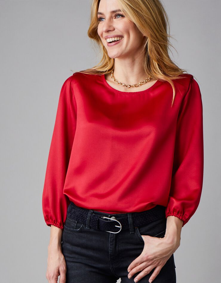 Blouse épaulée en satin uni (rouge foncé) Blouse épaulée en satin uni (rouge foncé)