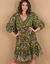 Robe courte imprimée volantée, manches  3/4 (kaki / corail)