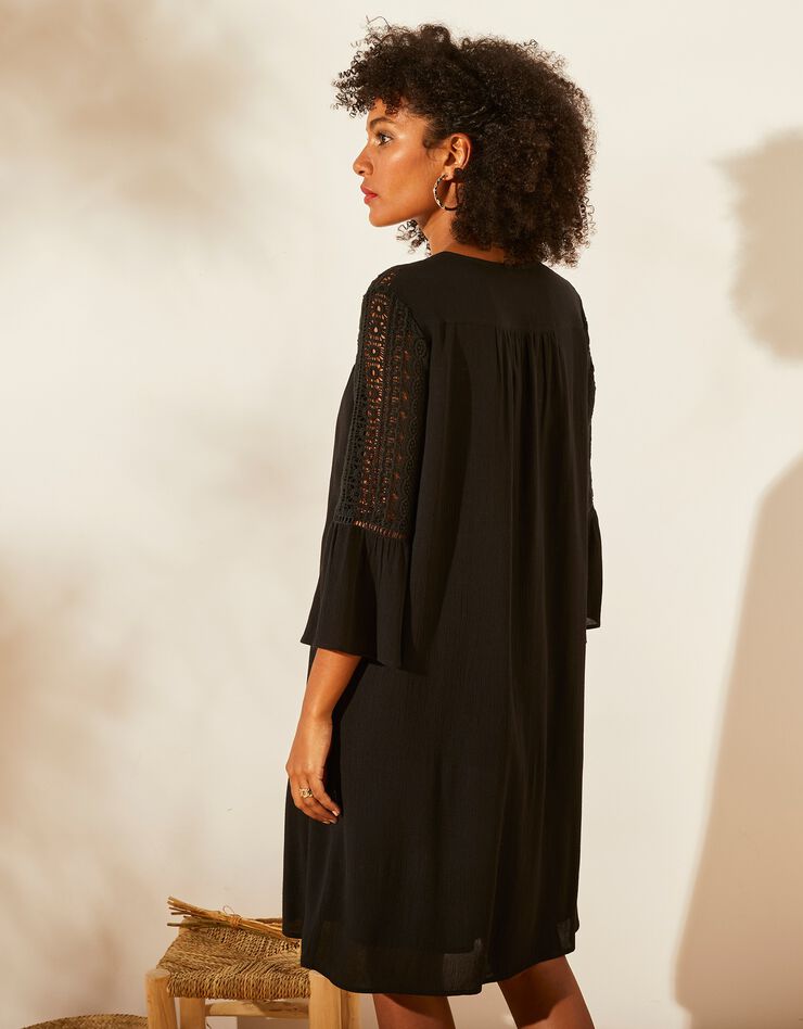 Robe évasée, manches ¾, détails macramé (noir) Robe évasée, manches ¾, détails macramé (noir)