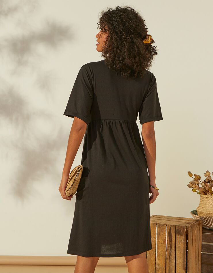 Robe boutonnée à poches, col V (noir) Robe boutonnée à poches, col V (noir)